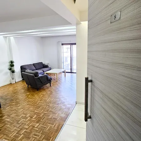 The Cozy Seaside Retreat לרנקה