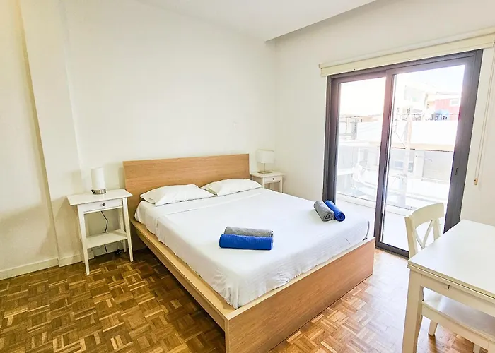 The Cozy Seaside Retreat