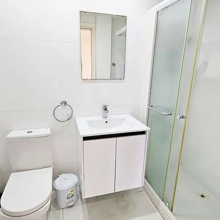 The Cozy Seaside Retreat アパート ラルナカ