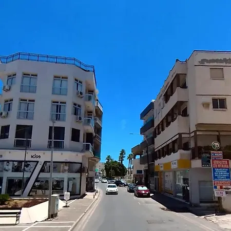 Lägenhet The Cozy Seaside Retreat Larnaca